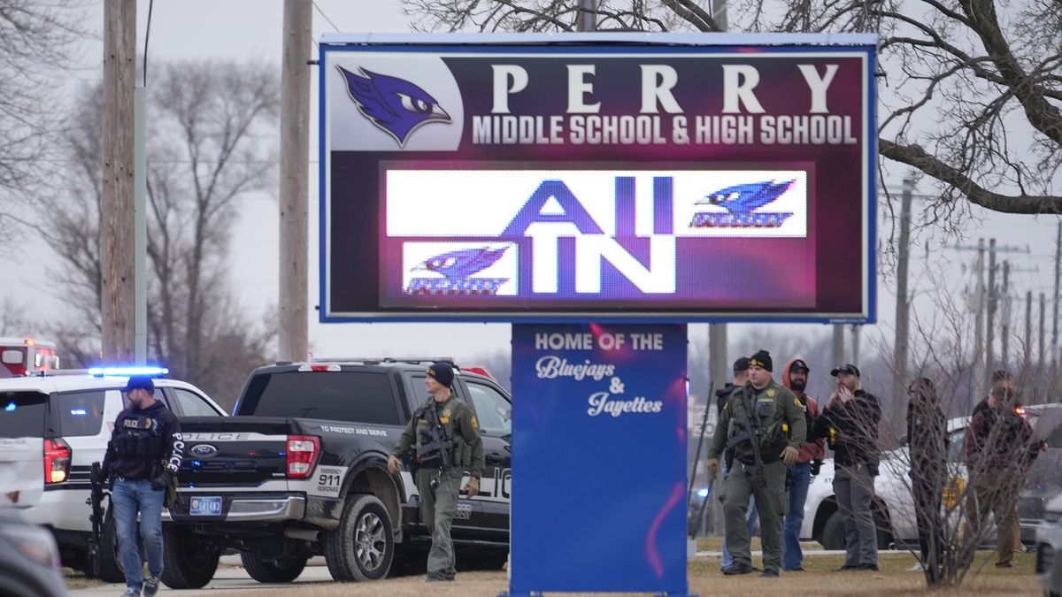 Na střední škole v USA střílel sedmnáctiletý student. Jednoho spolužáka zabil